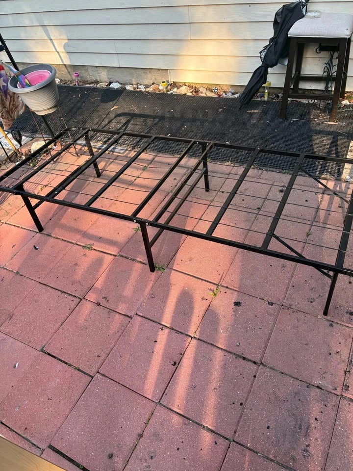 Metal XL Twin Frame - photo 2