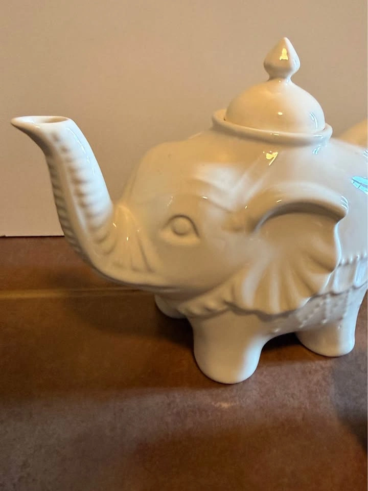 White Ceramic Elephant Teapot and Cup Set - photo 2