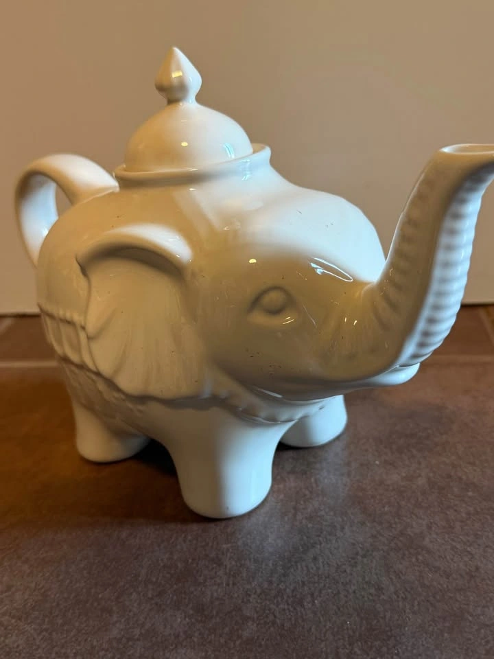 White Ceramic Elephant Teapot and Cup Set - photo 3