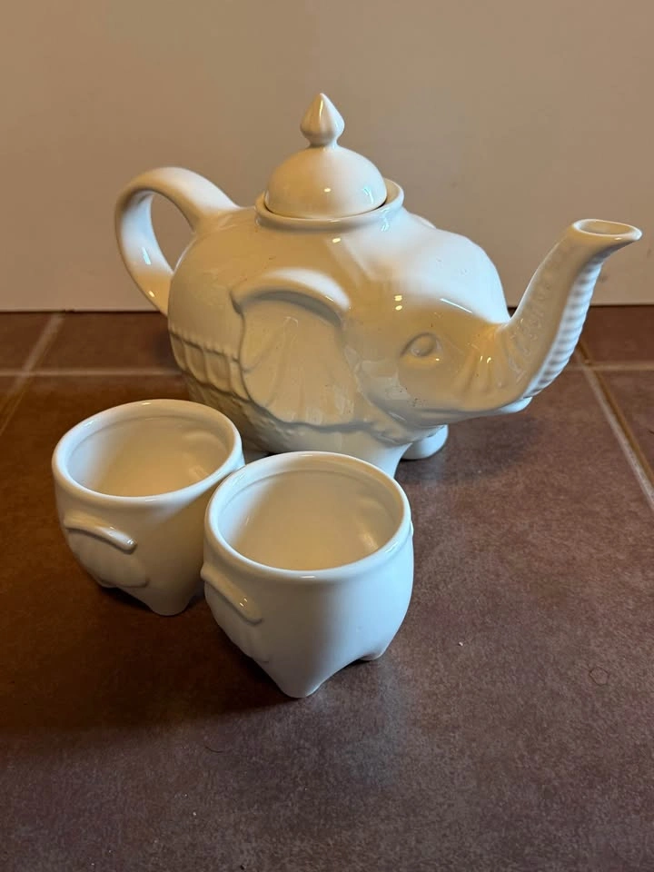 White Ceramic Elephant Teapot and Cup Set - photo 4