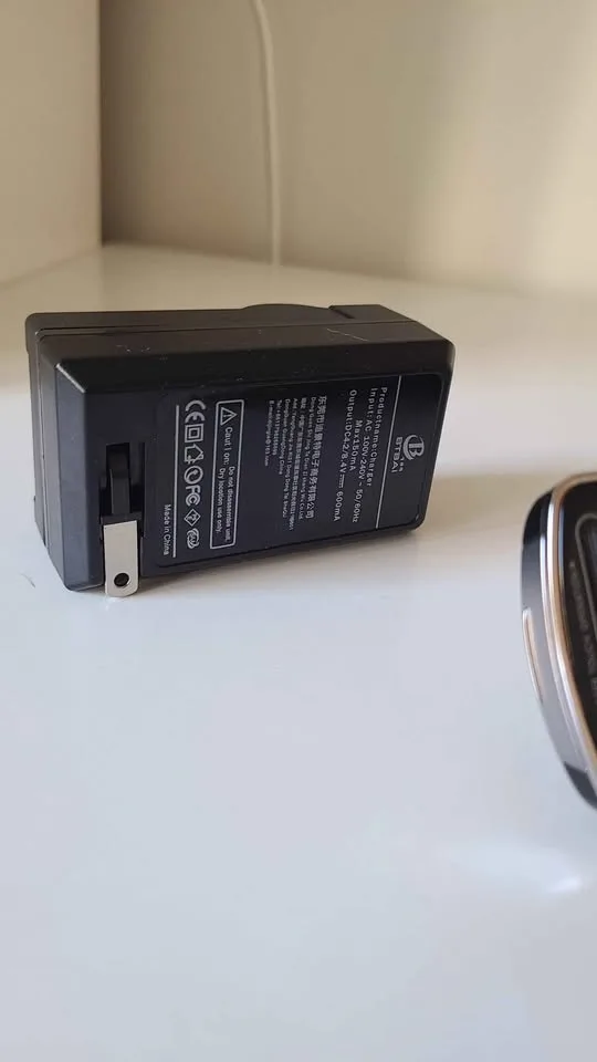 JVC Everio HD Camcorder – 30x Zoom + Charger & Battery image indicator(10)