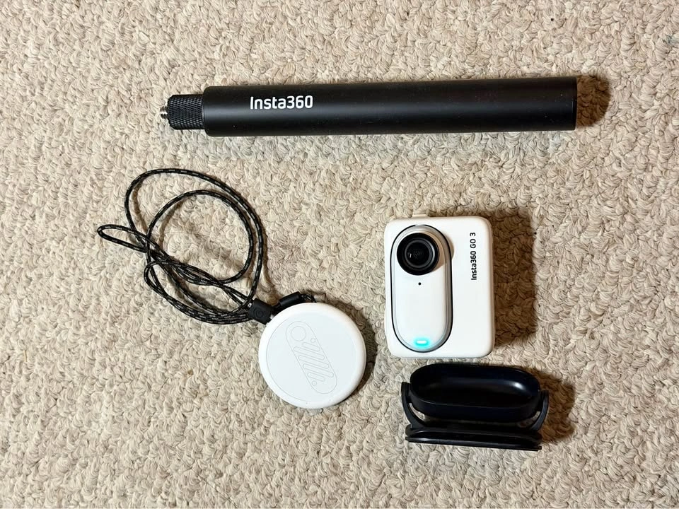Insta360 GO 3 (64GB) Action Camera Bundle