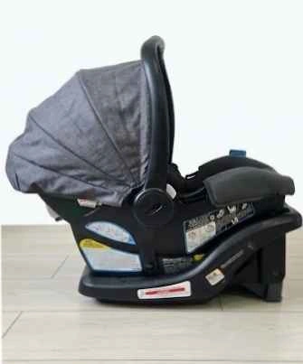 Graco Infant Car Seat + Base – Rear Facing – Excellent Condition - photo 2