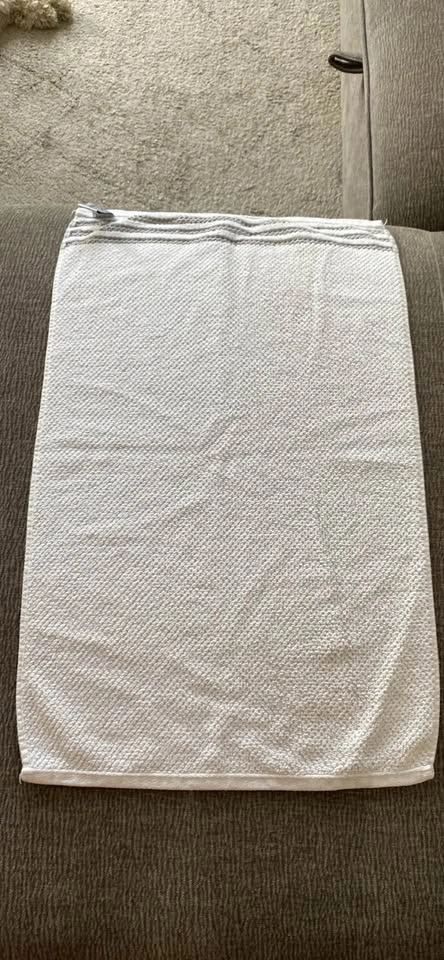 Brand New Expensive Towels - photo 3