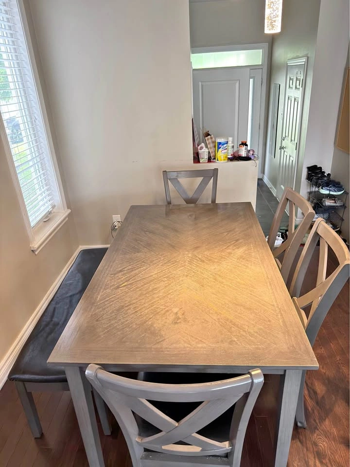 Leon's 6-Piece Solid Wood Dining Set in Grey