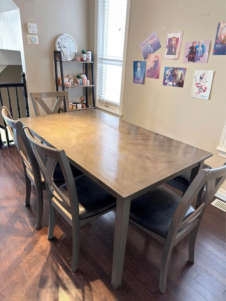 Leon's 6-Piece Solid Wood Dining Set in Grey - photo 3