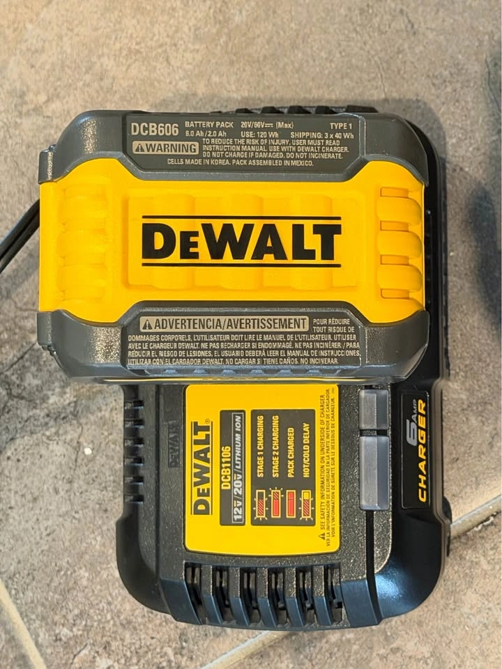 DeWALT FlexVolt 6.0Ah Battery & 6-Amp Fast Charger - photo 4