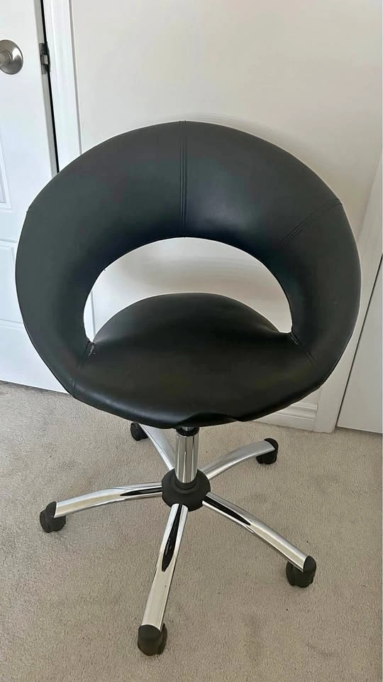 Modern Black Swivel Office Chair - Great Condition