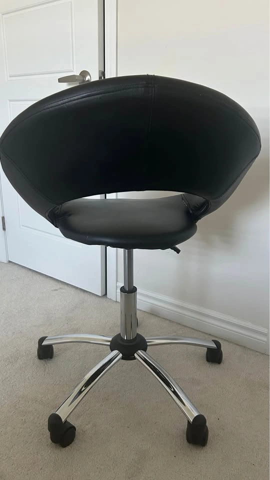 Modern Black Swivel Office Chair - Great Condition - photo 2