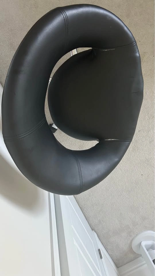 Modern Black Swivel Office Chair - Great Condition - photo 3