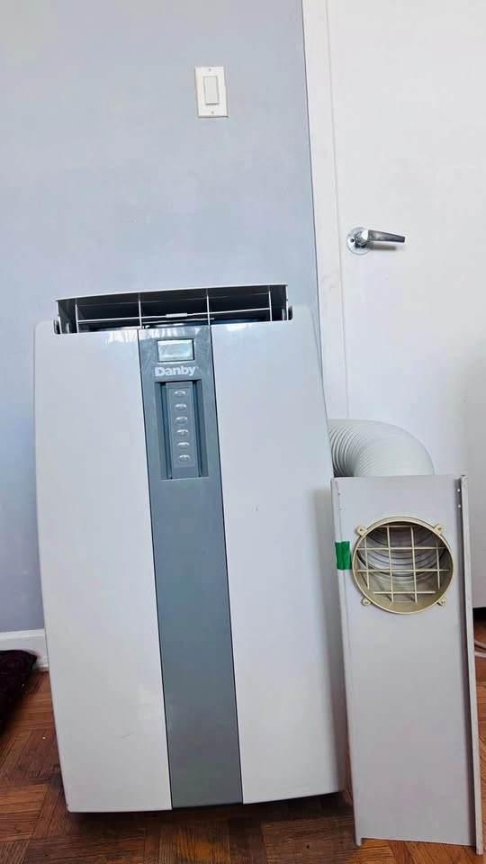 Danby 12,000 BTU Portable AC – Complete Set!