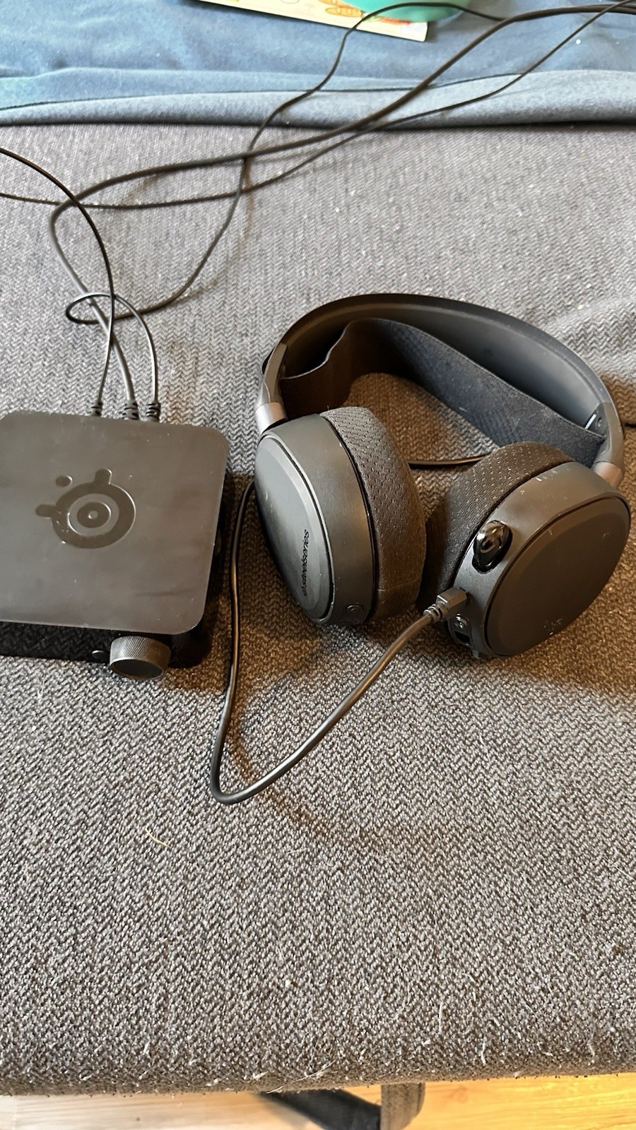 SteelSeries Arctis 1 Wireless 2.4GHz Over-Ear Boom Mic