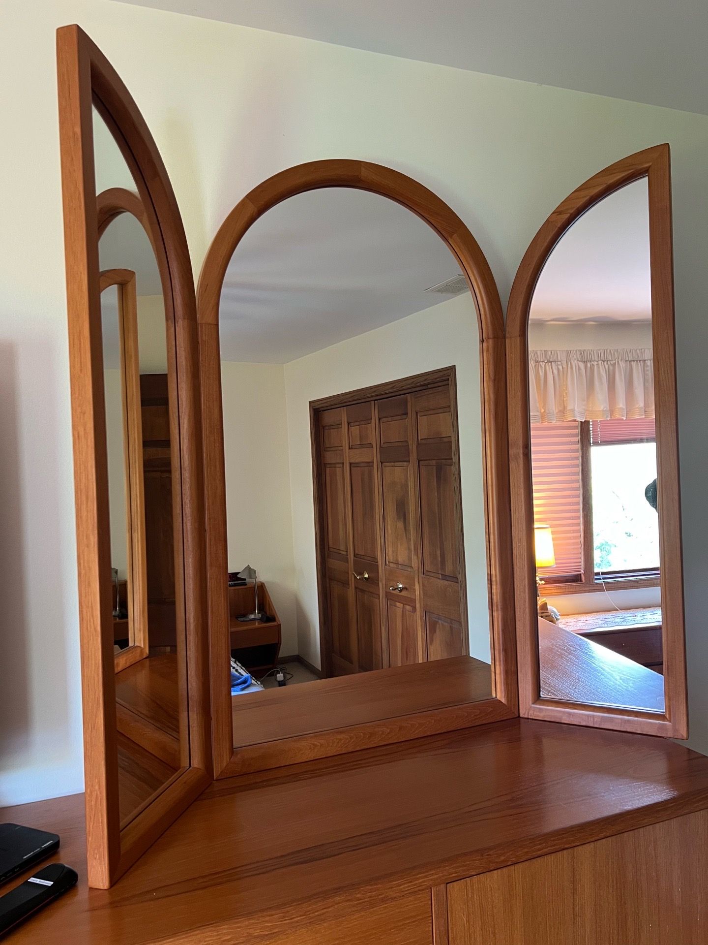 MODERN REAL TEAK TRI-FOLD MIRROR