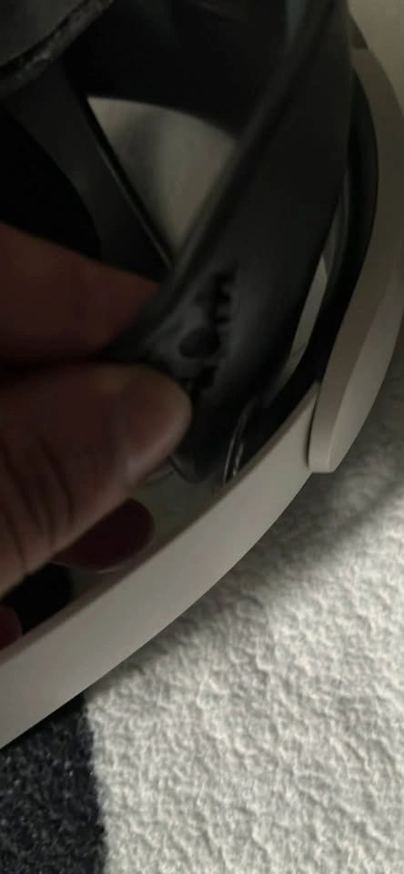 Meta quest 2 HEADSET WORKS (USED QUALITY) - photo 2