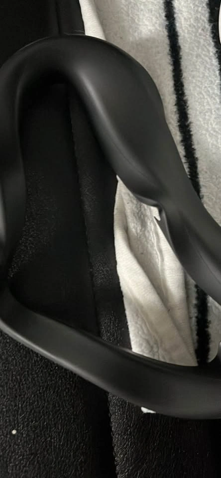 Meta quest 2 HEADSET WORKS (USED QUALITY) - photo 3