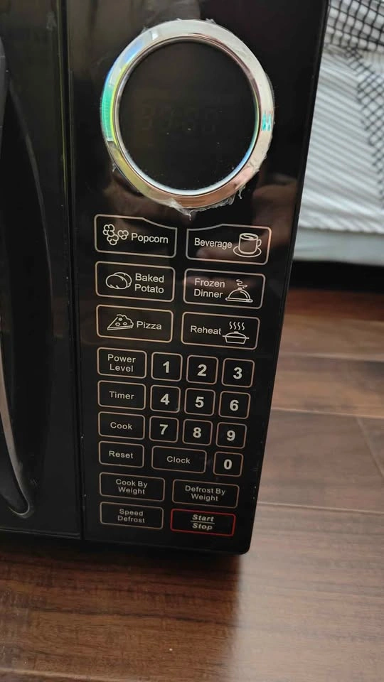RCA 0.9 Cu. Ft. 900W Microwave - photo 2