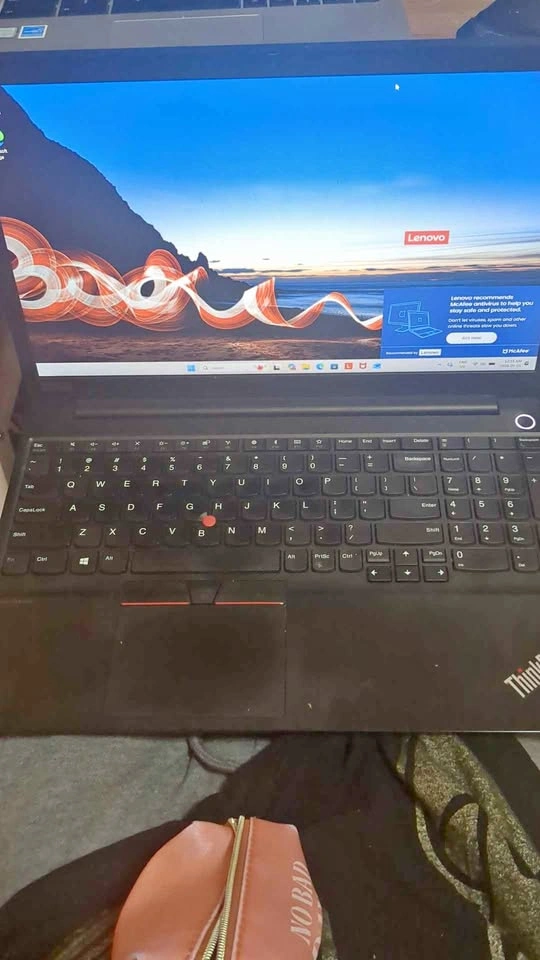 Lenovo Thinkpad e15 - 250gb storage - 8gb ram