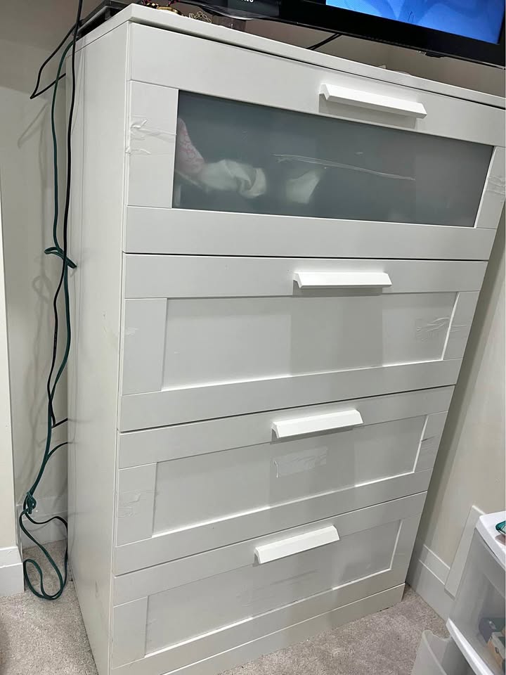 Ilea dresser