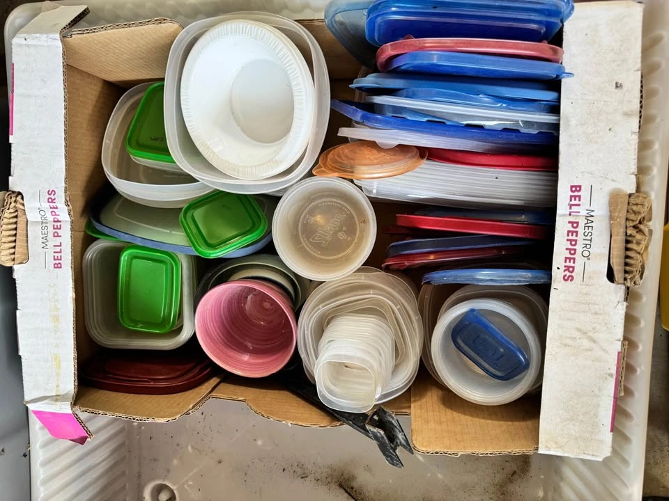 HUGE LOT - Assorted Kitchenware, Water Bottles, Containers - photo 2