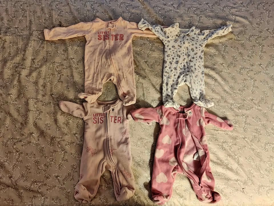 Preemie (0m) footsies