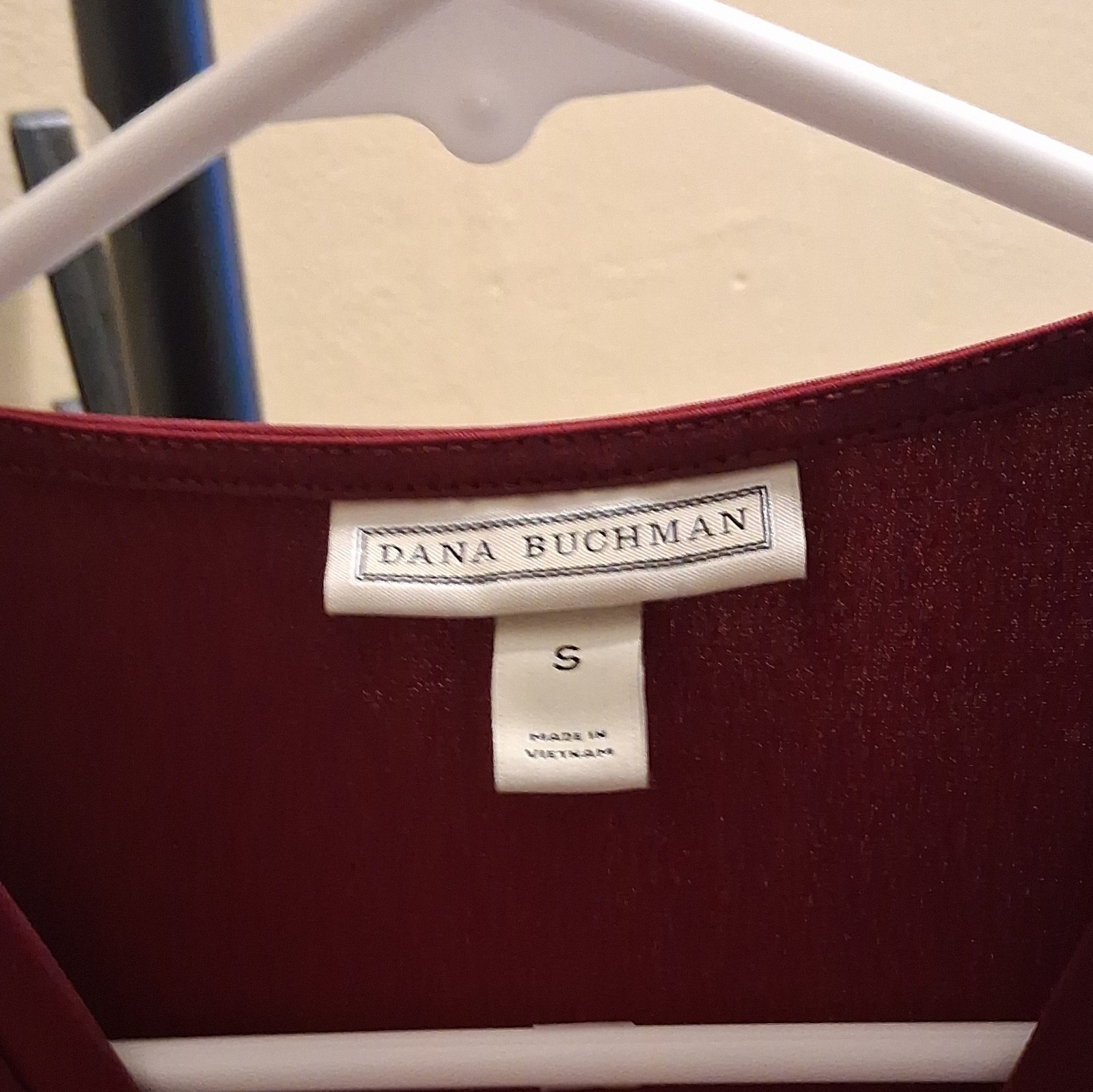 Dana Buchman Women's Burgundy Solid V-Neck Sleeveless Blouse Top - photo 2