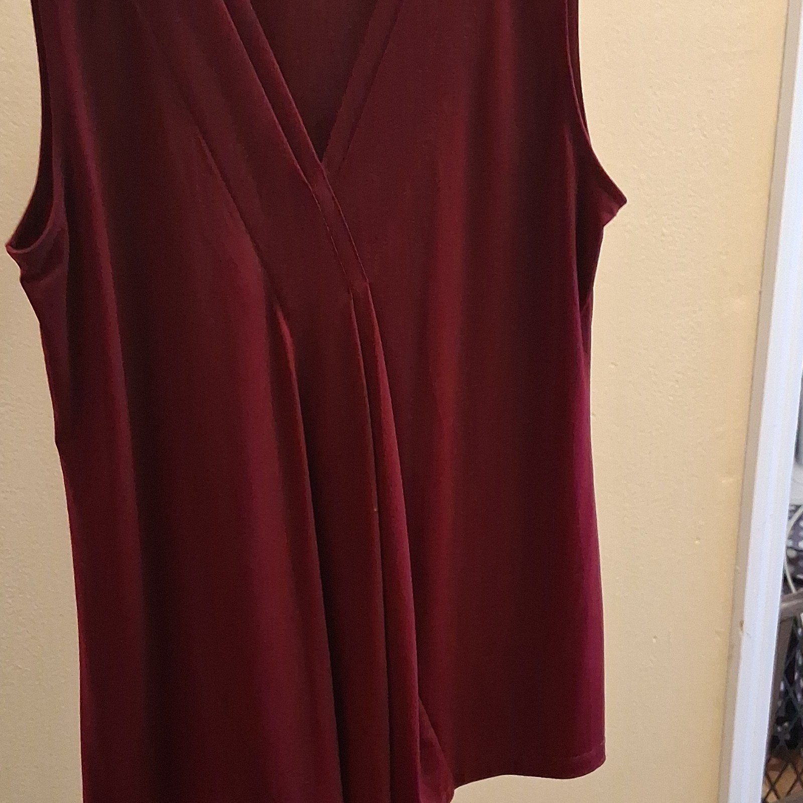 Dana Buchman Women's Burgundy Solid V-Neck Sleeveless Blouse Top - photo 3