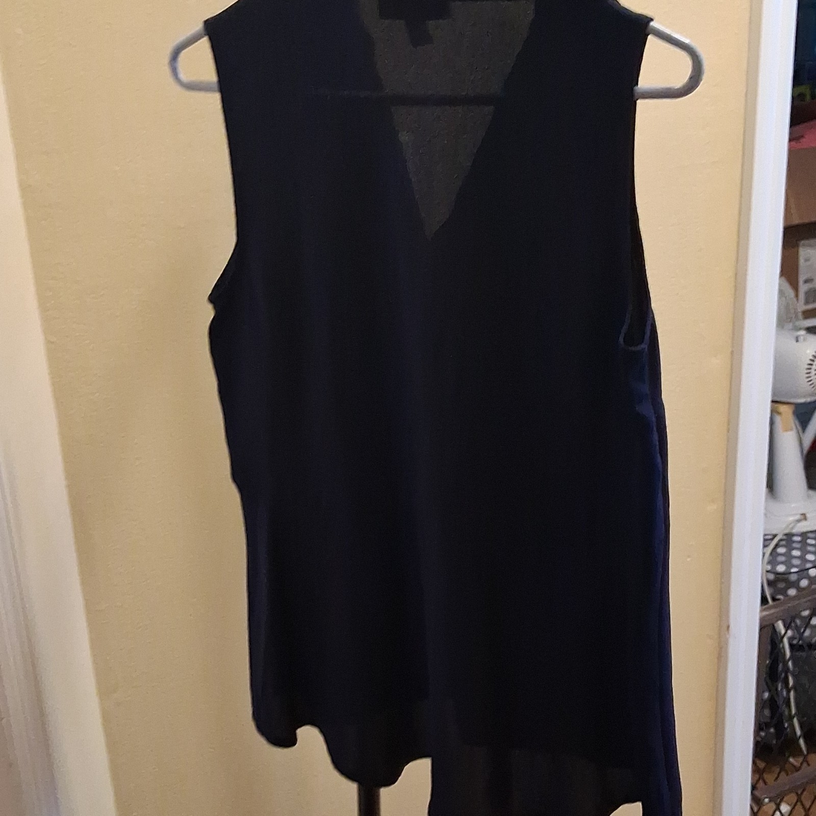 Dana Buchman Blue Solid Sleeveless V-Neck Pullover Blouse Size S
