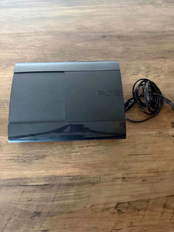 PS3 Super Slim 500 GB