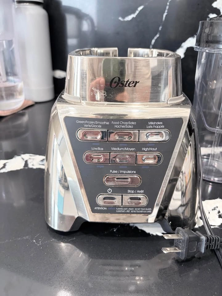 Oster Blender with Glass Jar and Travel Cups - photo 2