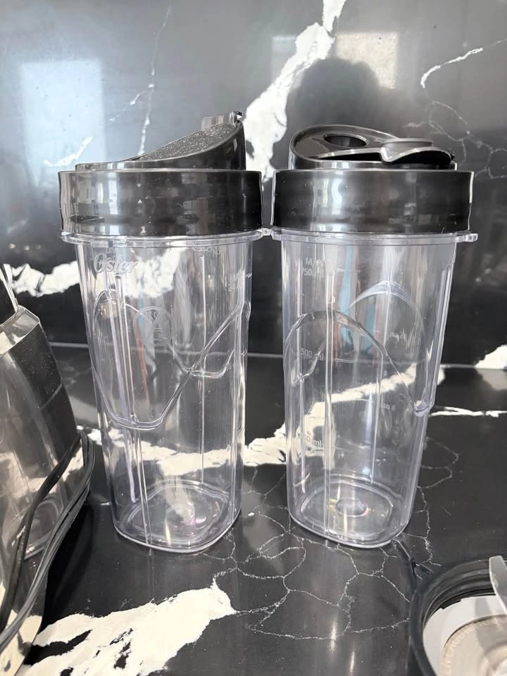 Oster Blender with Glass Jar and Travel Cups - photo 3