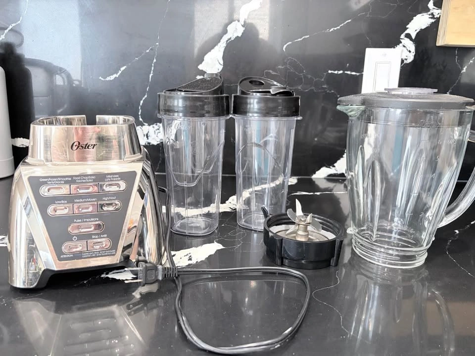 Oster Blender with Glass Jar and Travel Cups - photo 4