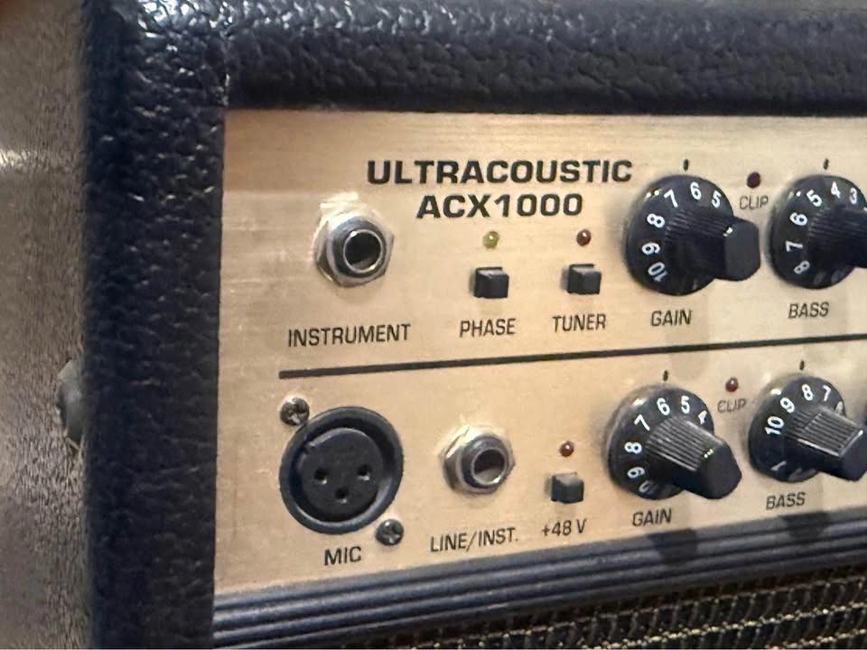 Behringer Ultracoustic ACX1000 Acoustic Guitar Amp + 4-Button Fo - photo 2