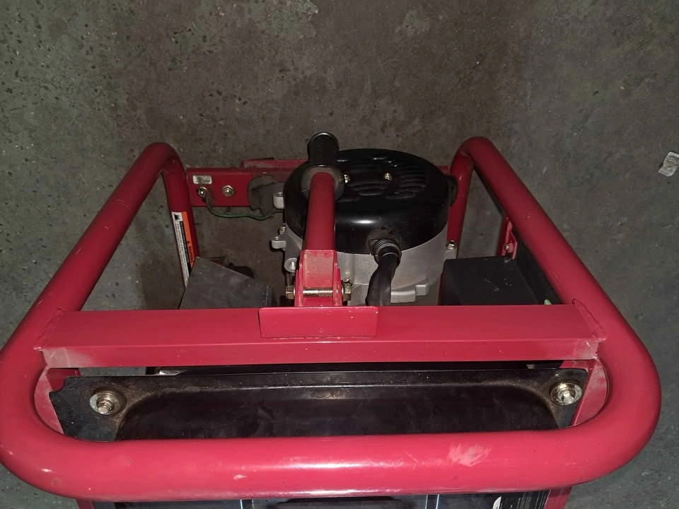 Husky portable generator with a capacity of 3750 watts. - photo 5