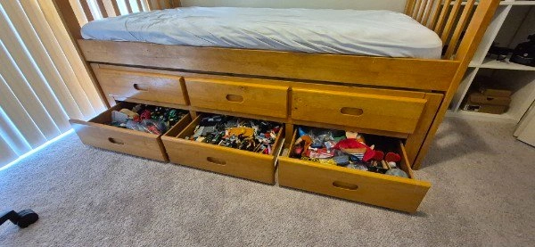 Solid Wood double Bed w/ Storage + Mattress - photo 2