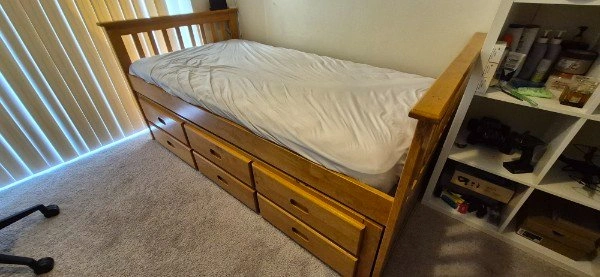 Solid Wood double Bed w/ Storage + Mattress - photo 3