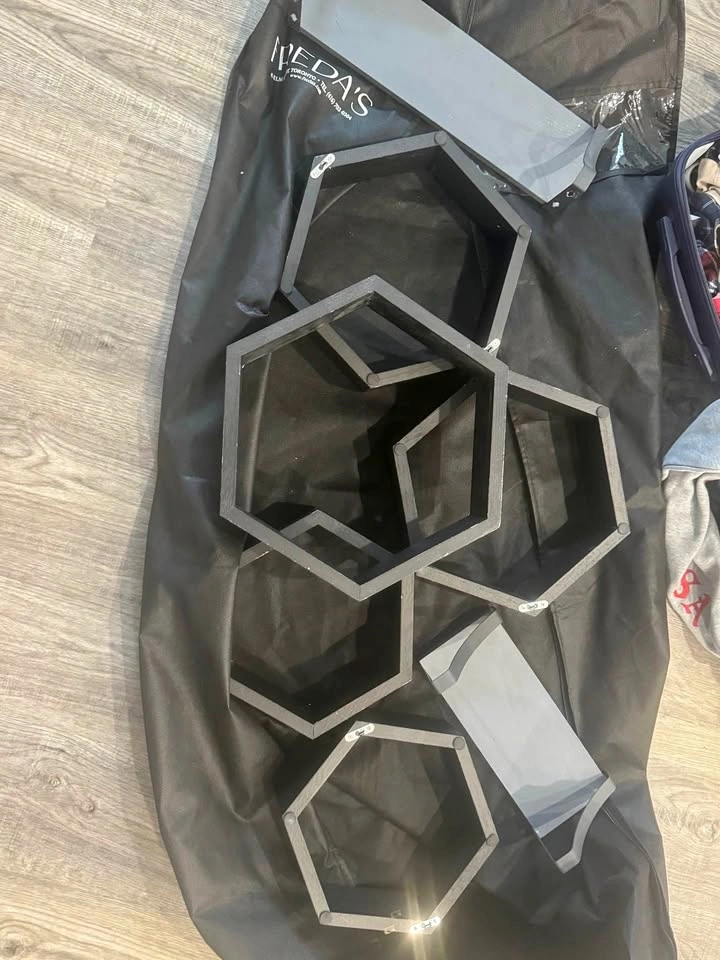 Set of 4 Black Hexagon and 2 Grey Floating Shelves