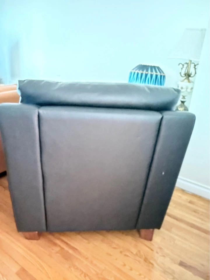 Black Leather Armchair - photo 2