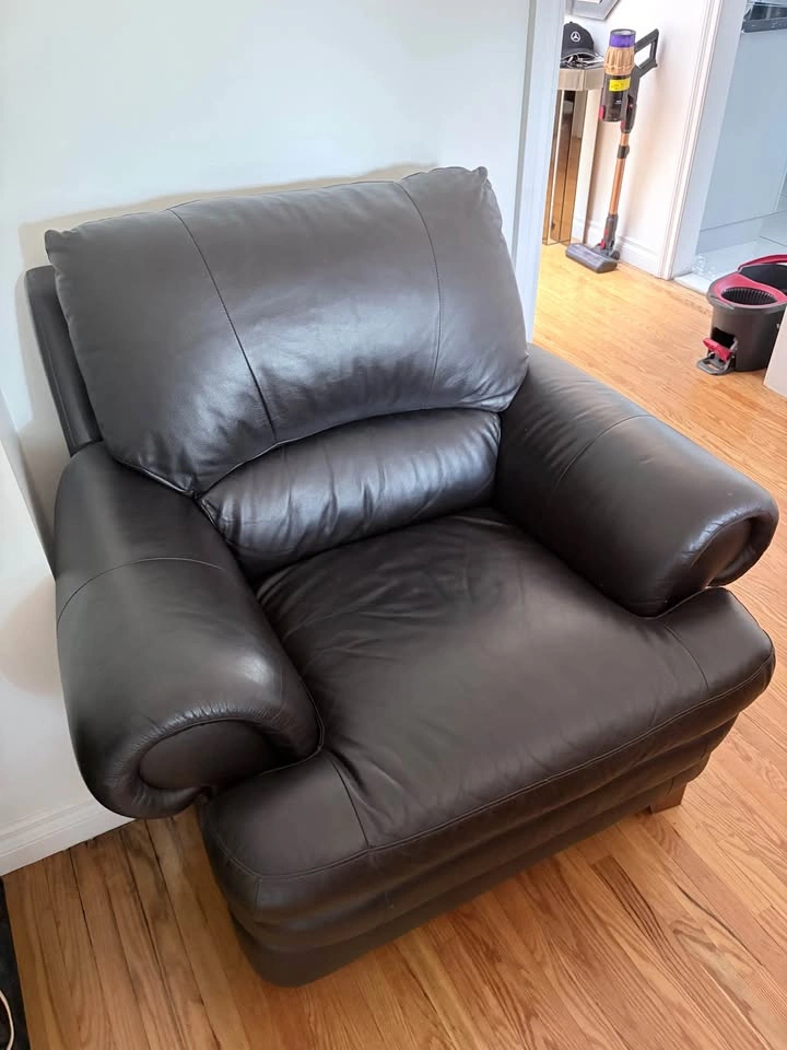 Black Leather Armchair - photo 5