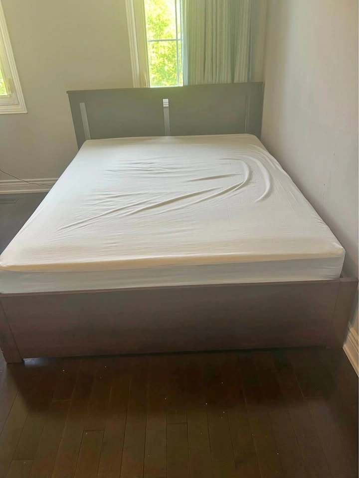 Queen Size Wooden Bed Frame with Headboard