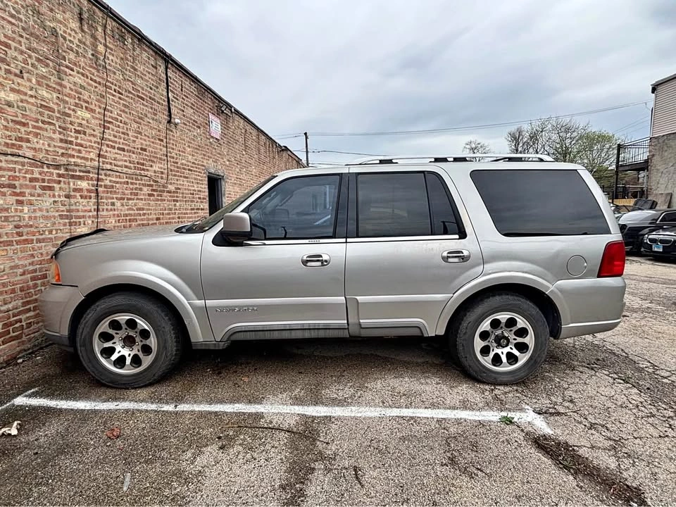 2003 Lincoln Navigator · Luxury Sport Utility 4D