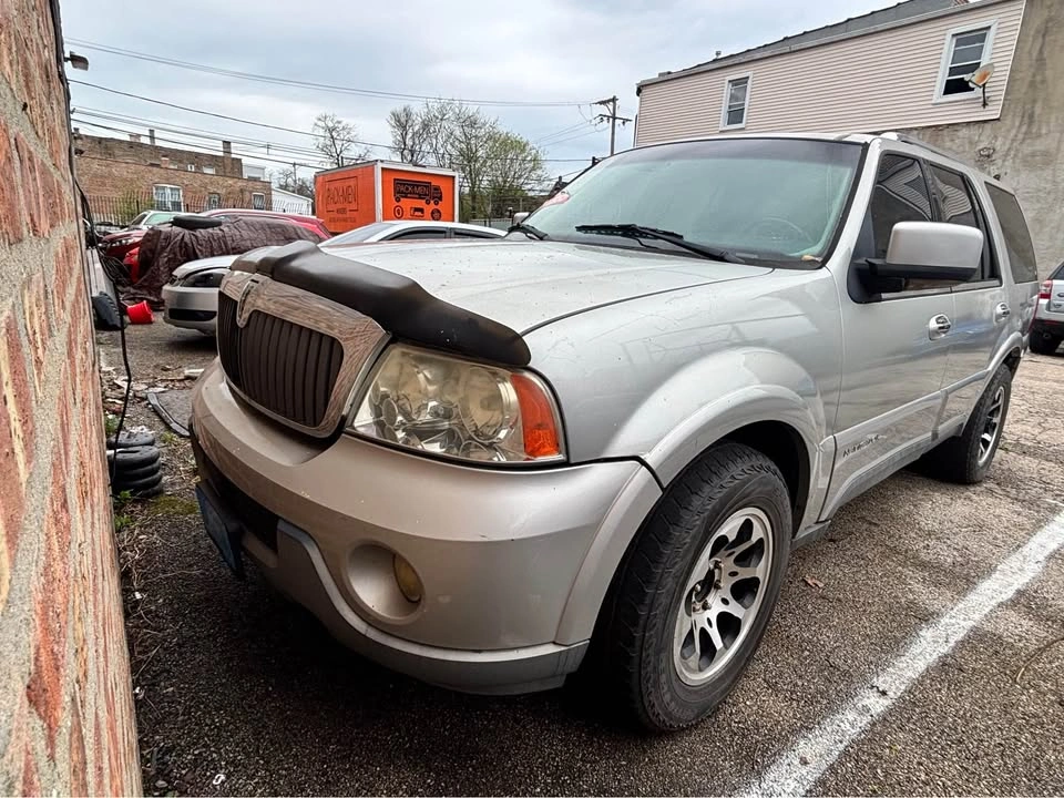 2003 Lincoln Navigator · Luxury Sport Utility 4D - photo 4