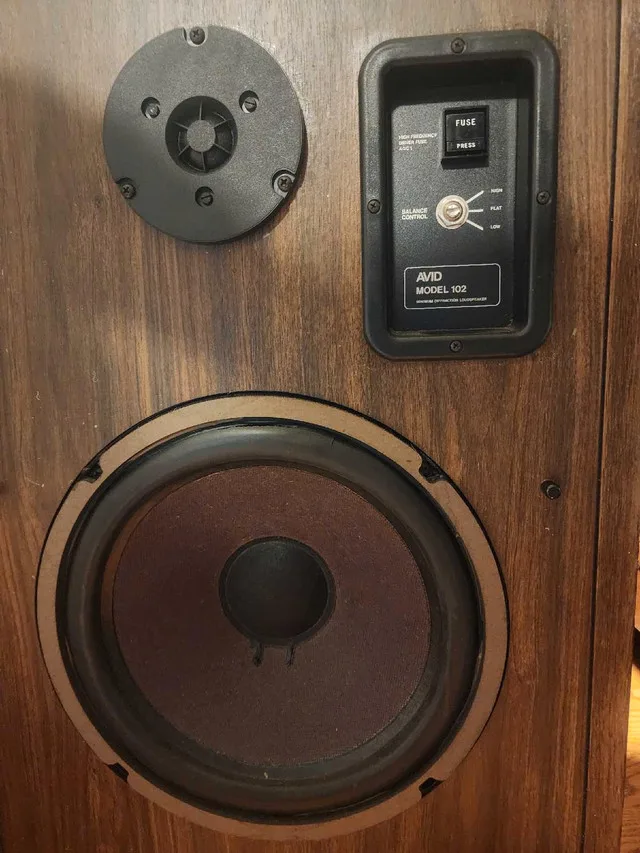 vintage Avid 102 speakers thumbnail