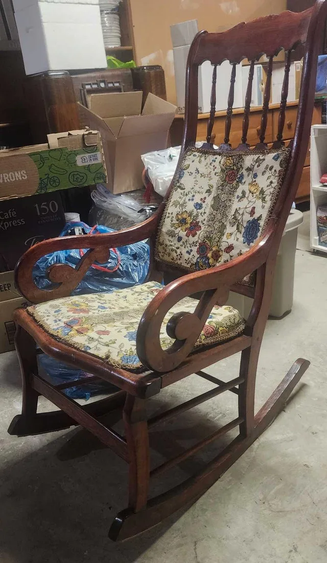 Vintage Rocking Chair image indicator(2)