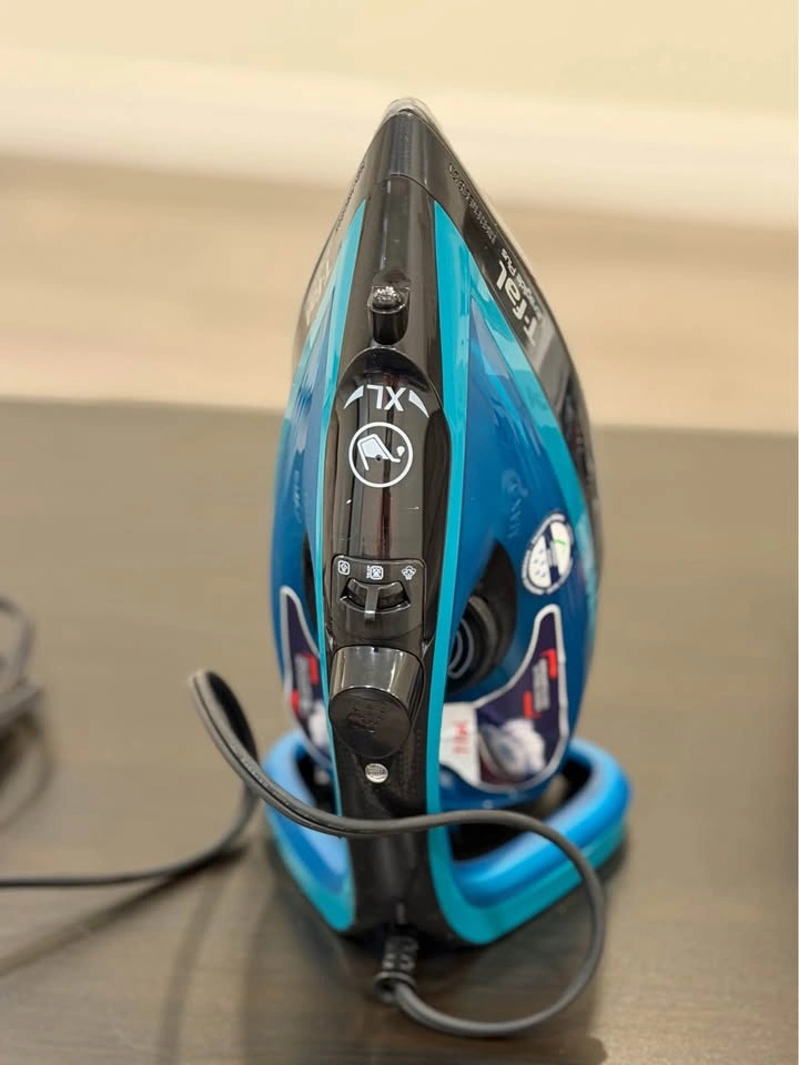 T-fal Ultraglide Plus Steam Iron (Brand New) - photo 2