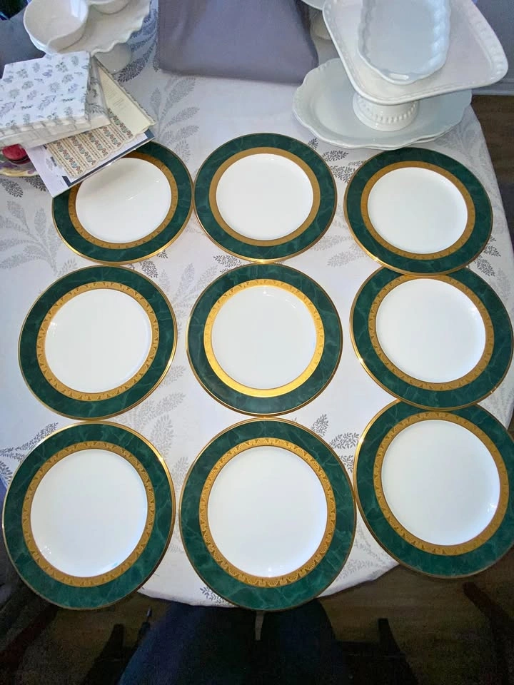 Noritake Fitzgerald dinner plates