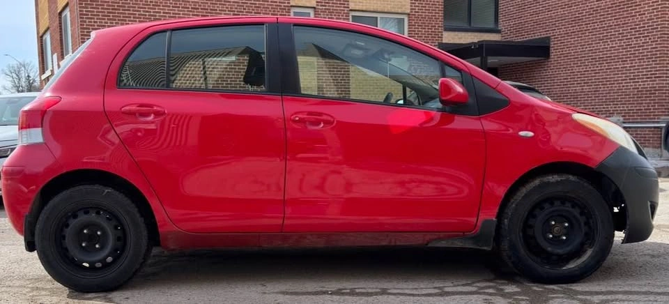 2010 Toyota Yaris SAFETY CERTIFIED - photo 3