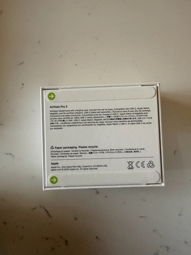 Apple AirPods Pro 3rd Gen - photo 2