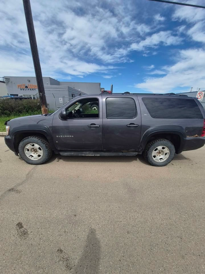 2011 Chevrolet Suburban - photo 4