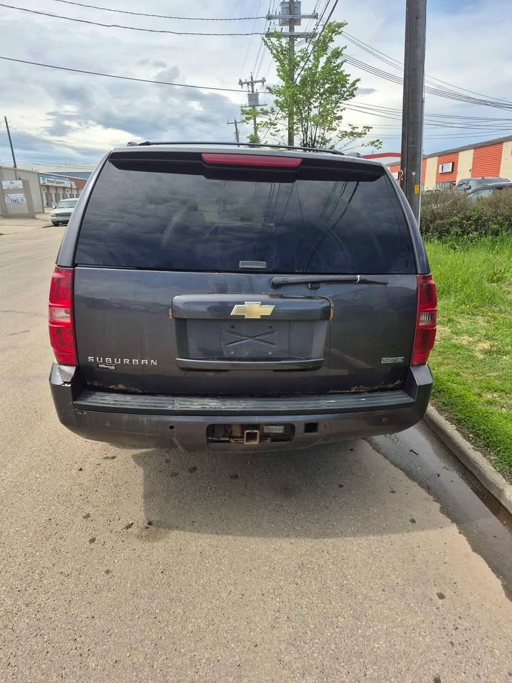 2011 Chevrolet Suburban - photo 5