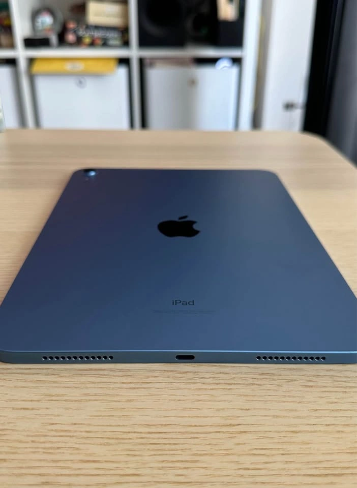 iPad 10th Gen like new - photo 3